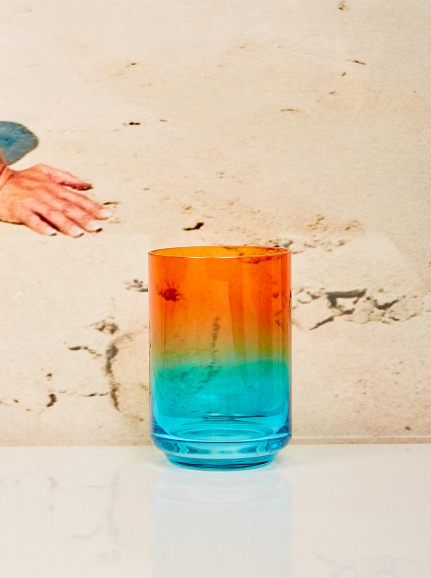 A single Kohala gradient glass of red to blue gradient.